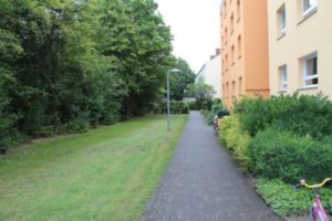 Fußweg zum Eingangsbereich