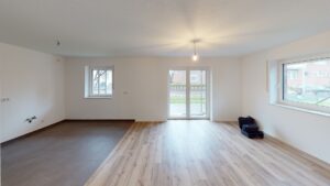 Wohnzimmer mit offener Küche